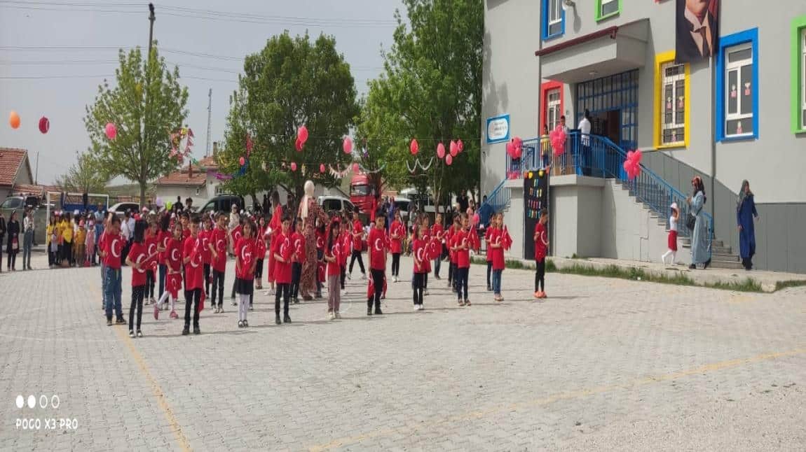 23 Nisan Ulusal Egemenlik ve Çocuk Bayramı Karabağ 75. Yıl İlkokulunda Coşkuyla Kutladık.